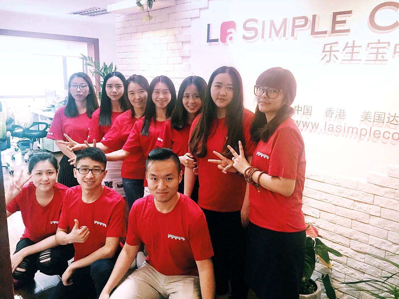 La Simple Co. Team in Office