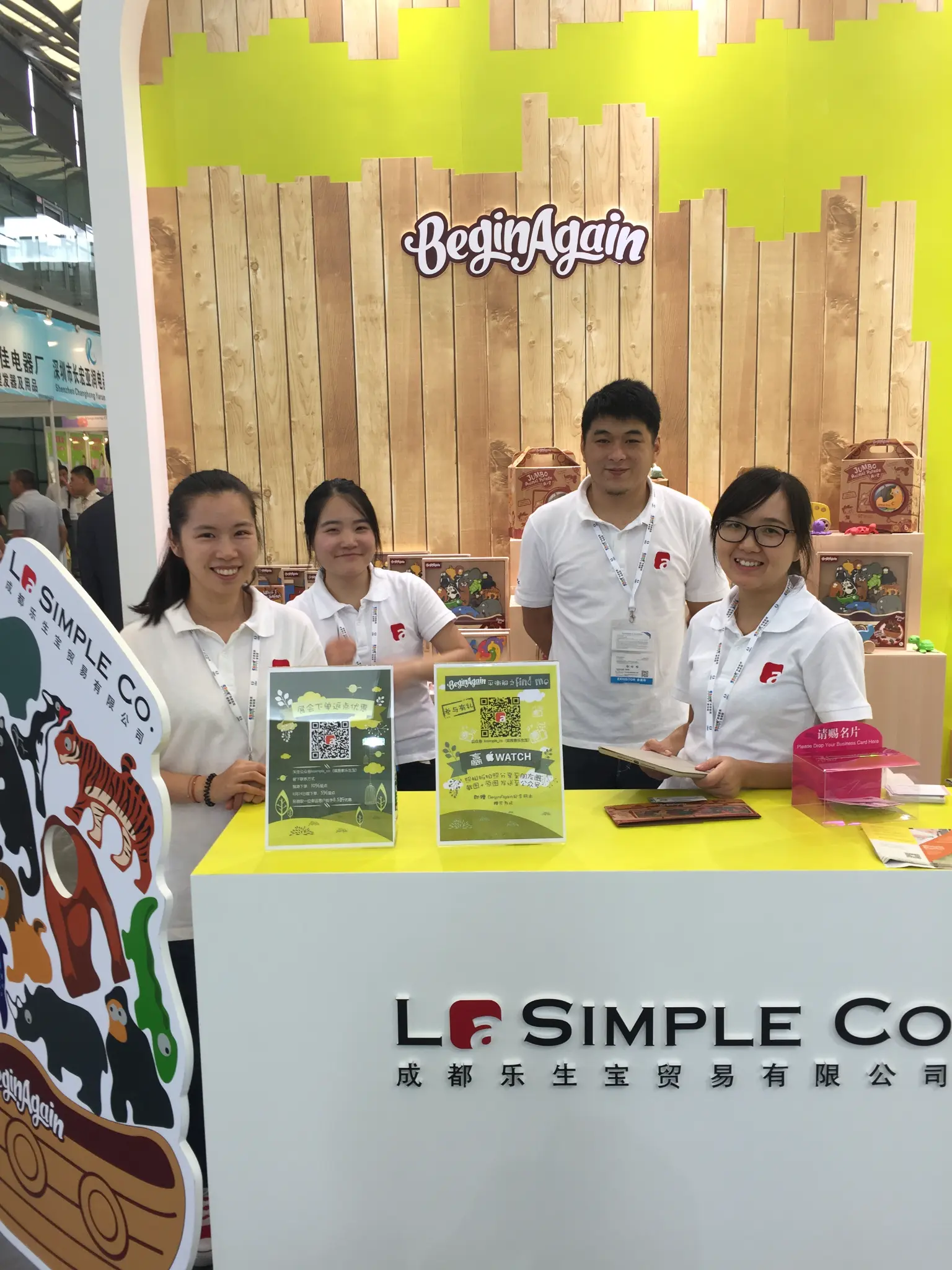 La Simple Co. Team at Trade Show