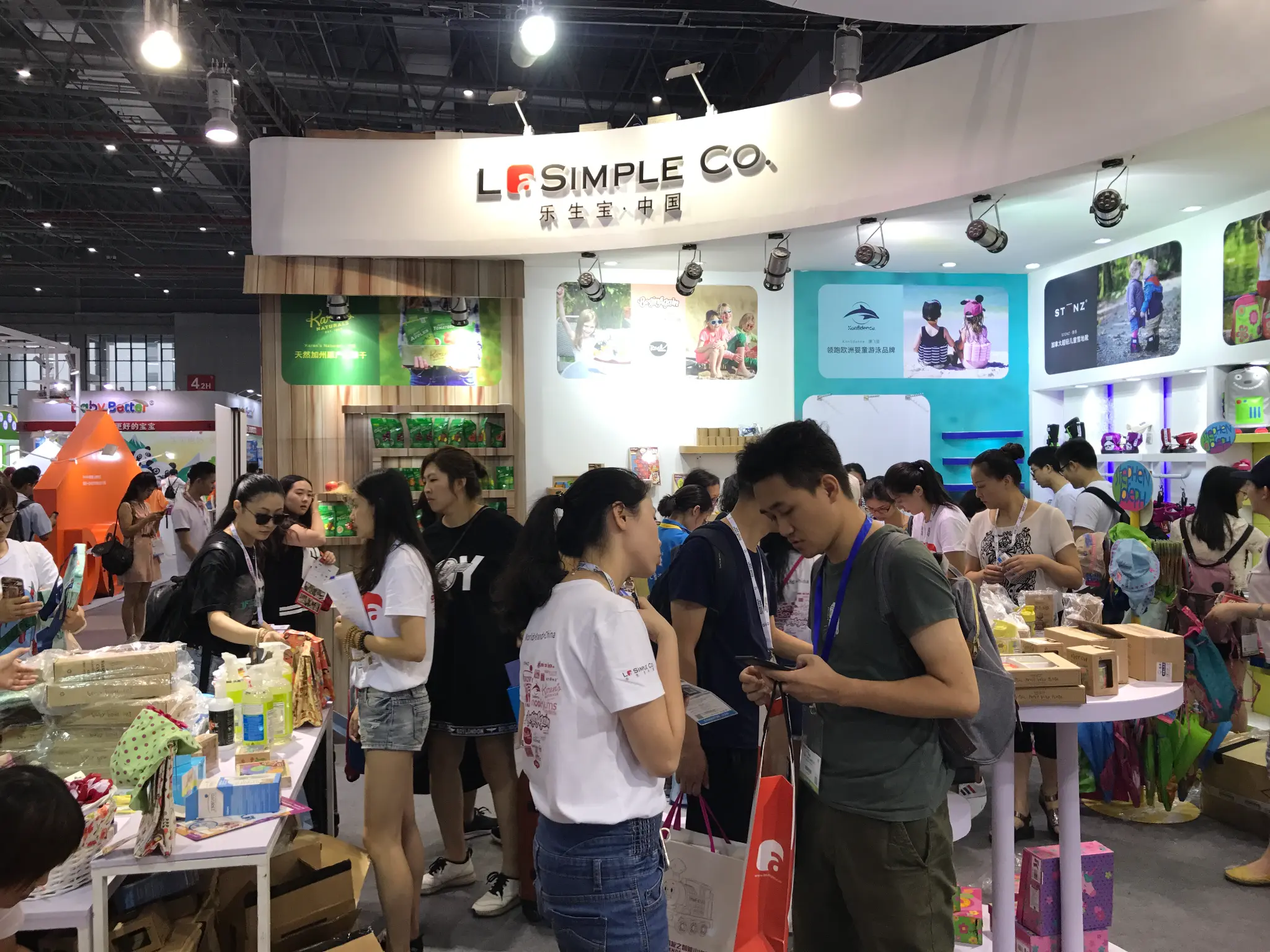 La Simple Co. Booth at Major Trade Show